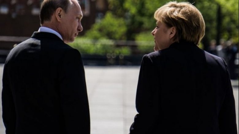 Merkel akuzon ashpër Rusinë për sulmet kibernetike