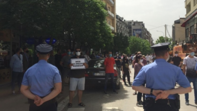Gjakovë, protestuesit kundërshtojnë projektin për zgjerimin e rrugës kryesore