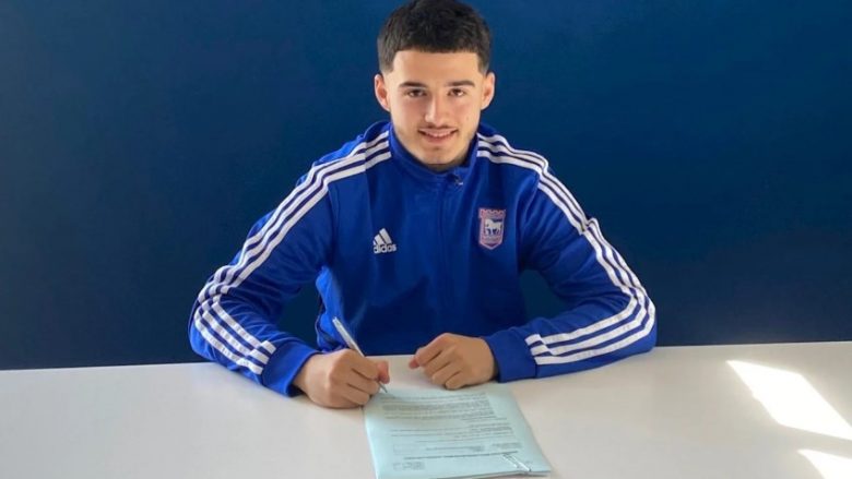 Zyrtare: Armando Dobra ka nënshkruar kontratë të re me Ipswich Townin