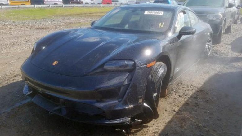 Shitet për pjesë një Porsche Taycan Turbo, pësoi aksident pa kaluar më shumë se 25 kilometra