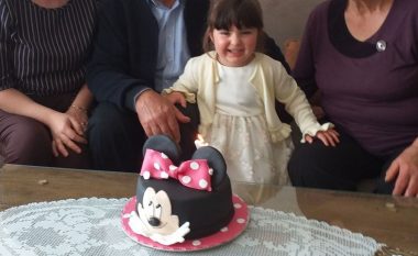 Vajzës së Astrit Deharit, Kurti i dërgon tortë për ditëlindje