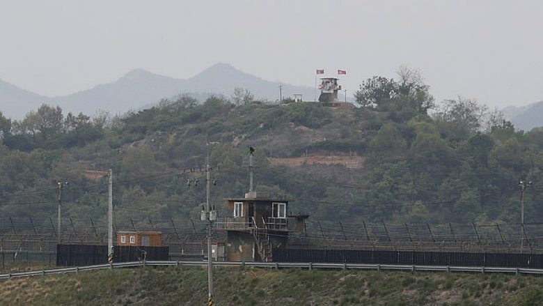 Trupat ushtarake të Koresë Veriore qëlluan mbi rojat kufitare të Koresë Jugore