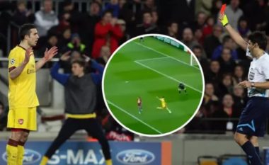 Kartoni i kuq i Robin Van Persie kundër Barcelonës është ende njëri nga vendimet më të këqija në histori të futbollit