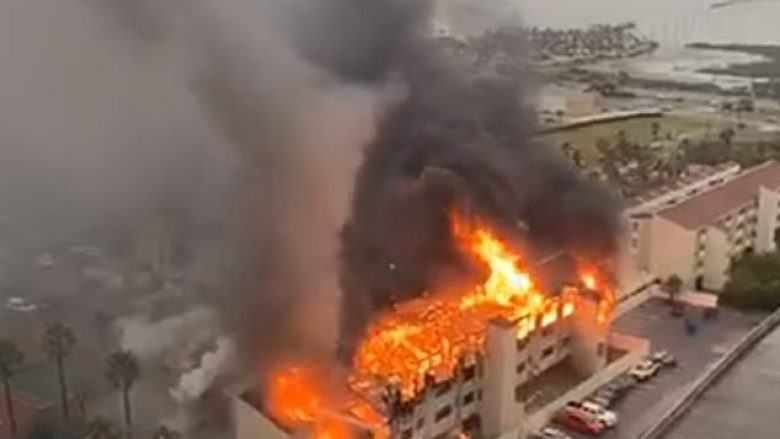 Vetëtima shkaktoi zjarr masiv në një kompleks banesash në Teksas, dëmet llogaritet të kalojnë mbi gjashtë milionë euro