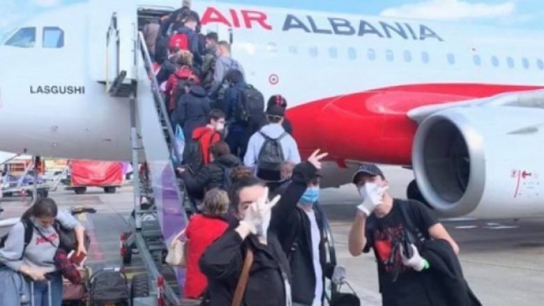 Riatdhesohen nga SHBA-ja mbi 220 qytetarë shqiptarë