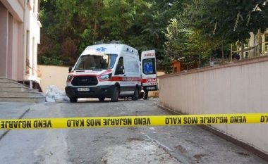 Një punëtor bie nga lartësia e pallatit ku po punonte, arrestohen 2 inxhinierët e firmës ndërtuese