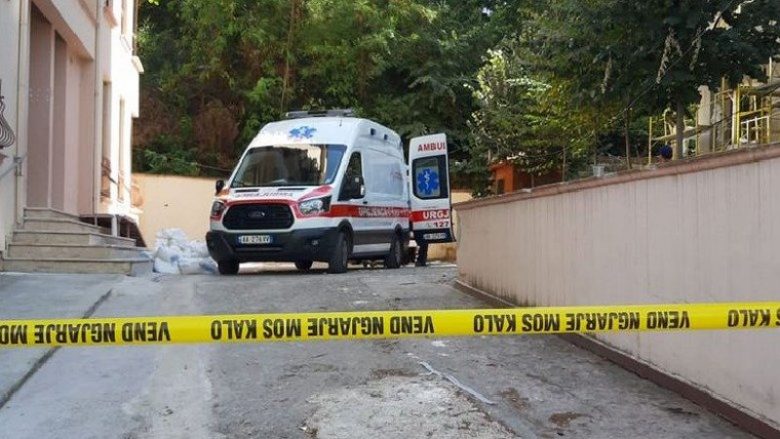 Një punëtor bie nga lartësia e pallatit ku po punonte, arrestohen 2 inxhinierët e firmës ndërtuese