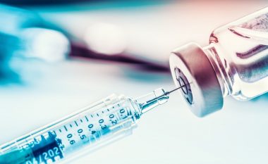 Dy kompani farmaceutike fillojnë shpërndarjen e vaksinave të tyre të para kundër coronavirusit në SHBA, për testim tek njerëzit