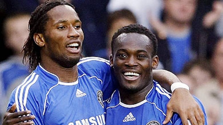 Essien zbulon një prapaskenë nga e kaluara: Drogba më bindi ta zgjedh Chelsean para Unitedit