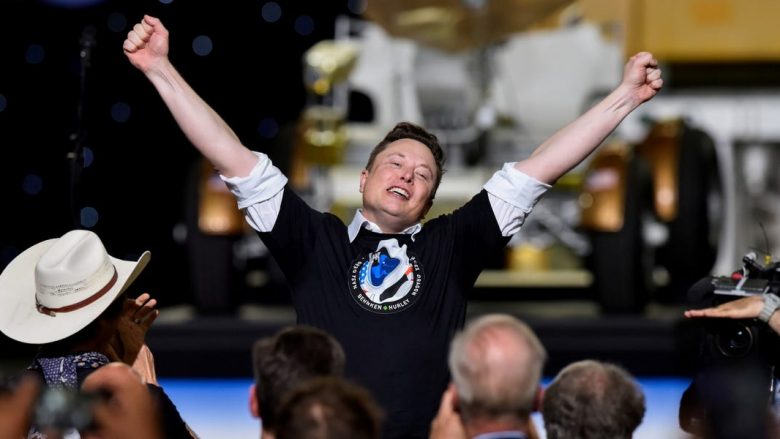 Pas fillimit historik të SpaceX, Elon Musk i përgjigjet drejtorit të agjencisë ruse hapësinore