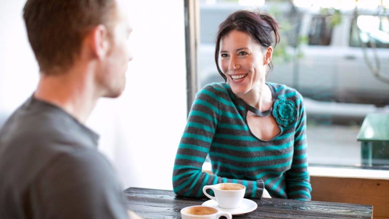 Pse gratë që janë në një marrëdhënie me partnerë më të rinj në moshë janë më të lumtura?