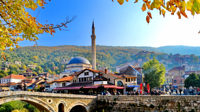Pas vendimit të Kushtetueses, Prizreni del nga karantina