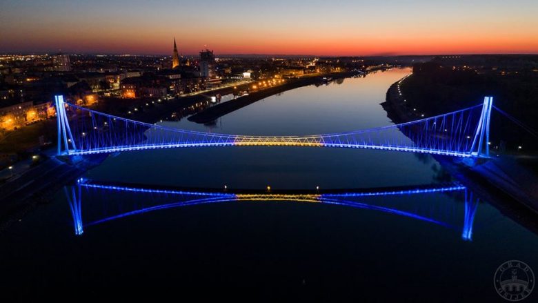 Ura në Osijek shkëlqeu me ngjyrat e flamurit të Kosovës – si mbështetje në luftën kundër coronavirusit