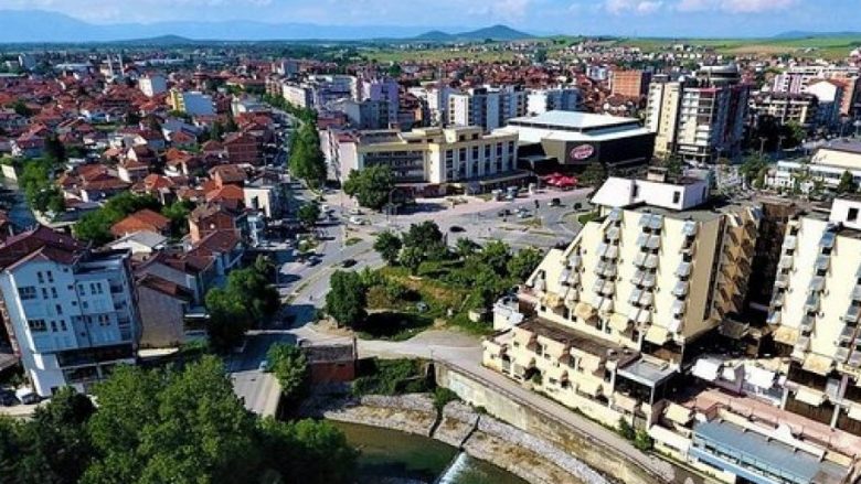 Mosmarrëveshje mes fqinjëve në Gjakovë, policia arreston tre të dyshuar