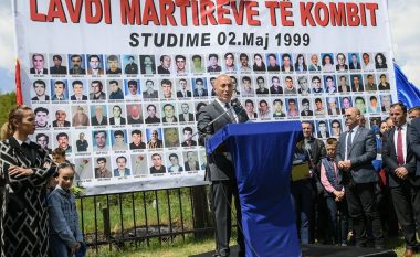 Në 21-vjetorin e masakrës së Studimes, Haradinaj: Nuk duhet të ndalemi deri në dënimin e kryersve të gjenocidit