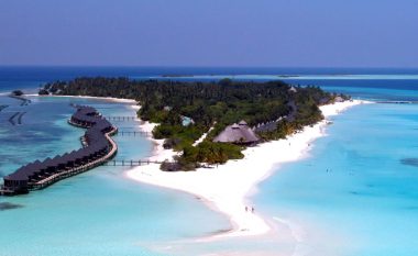 Qindra turistë kanë mbetur në Maldive si pasojë e coronavirusit