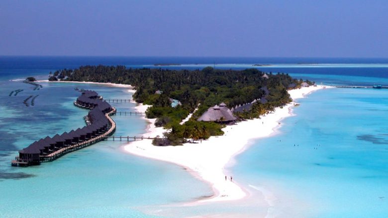 Qindra turistë kanë mbetur në Maldive si pasojë e coronavirusit