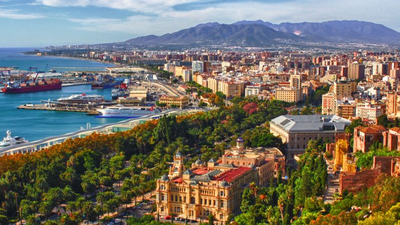 Spanja heq kufizimet për turistët e huaj
