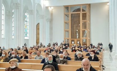 Kambana e Katedrales “Nënë Tereza” bashkon sërish besimtarët katolikë
