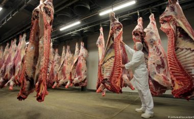 Gjermania thotë se do të merret më vonë me industrinë e mishit