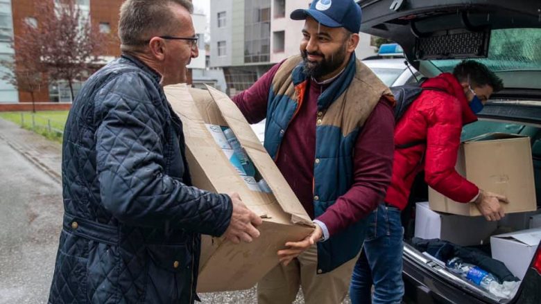 Humanity First dhe Shoqata AMJ dhurojnë material mbrojtës kundër coronavirusit Policisë Rajonale në Pejë