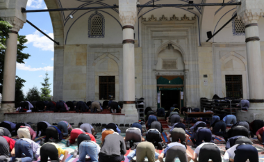Ceremonia qendrore e faljes së namazit të Bajramit u mbajt në xhaminë Mustafa Pasha në Shkup