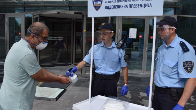 Shkup, policia me fushatë për zbatimin e masave për mbrojtje nga coronavirusi