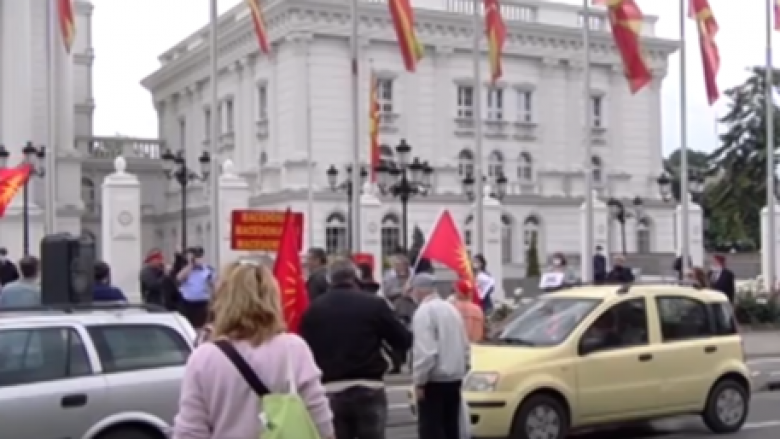Protestë para Qeverisë: Nuk ka virus, s’kam parë asnjë person që kollitet në Maqedoni