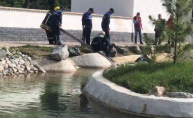 Mbytet një fëmijë në liqenin artificial të Korçës