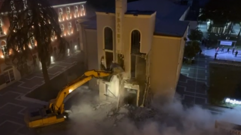Rrënohet objekti i Teatrit Kombëtar në Tiranë