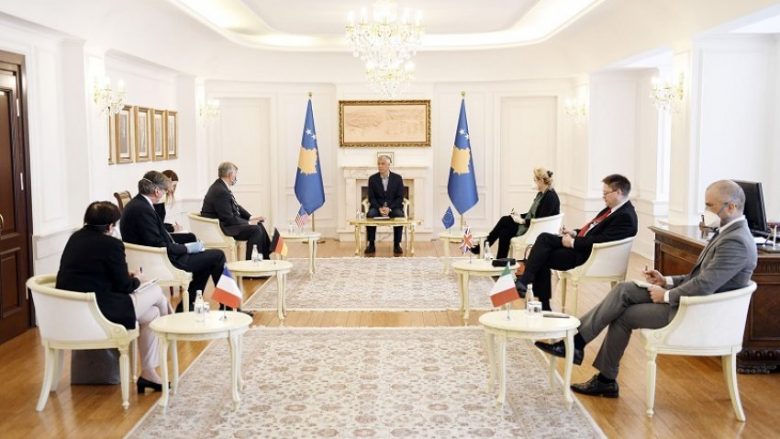 Thaçi takoi ambasadorët e Quintit dhe përfaqësuesit e BE-së, bënë thirrje për respektim të institucioneve të pavarura