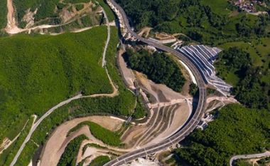 Ambasadorja Çitaku poston fotografinë e urës së Autostradës ‘Arbën Xhaferi’: Më e madhja dhe më e bukura në Ballkan
