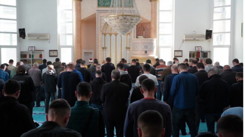 Rregulla të reja për besimtarët që shkojnë në xhamitë e Shqipërisë