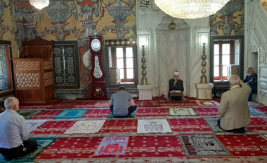 Xhamia e Larme në Tetovë i hap dyert për besimtarët