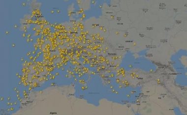 Imazhe që tregojnë si është dukur qielli mbi Evropë gjatë vitit të kaluar, sot duket krejtësisht ndryshe – coronavirusi detyroi aviokompanitë t’i ulin aeroplanët