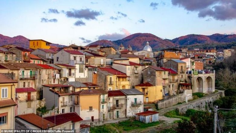 Qyteti italian i shet shtëpitë për një euro, blerësit që nuk i rinovojnë ato për tre vite dënohen nga komuna me 20 mijë euro
