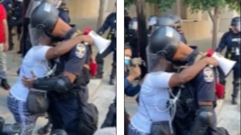 Momente emocionuese, policët amerikanë solidarizohen me protestuesit – i përqafojnë dhe gjunjëzohen para tyre