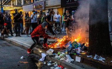 Situatë kaotike rrugëve të SHBA-ve, zjarr në afërsi të Shtëpisë së Bardhë – protesta në 140 qytete dhe mbi 4 mijë të arrestuar
