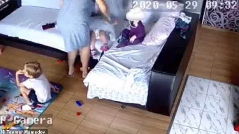 Edukatorja ukrainase i vendosë jastëkun në fytyrë njëvjeçares, ndërron jetë nga ngufatja – kamerat e sigurisë filmojnë gjithçka