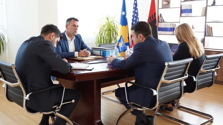 Nehat Thaçi takon ministrin Selimi, flasin rreth menaxhimit të pandemisë COVID-19