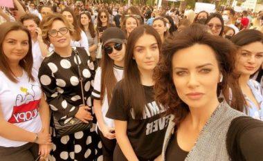 Përdhunimi i 15-vjeçares, mijëra qytetarë marshojnë në Tiranë