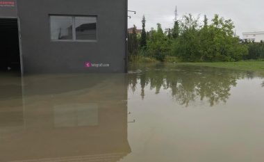 Reshjet e shiut shkaktojnë vërshime në Hajvali
