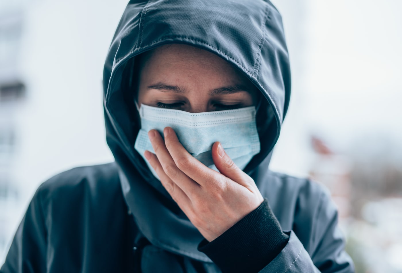 Maskat për fytyrë mbrojnë njerëzit më shumë nga coronavirusi sesa pastrimi i duarve apo edhe distancimi shoqëror, sugjeron një studim