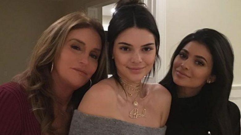 Pse Kendall dhe Kylie ende e quajnë Caitlyn Jenner ‘baba’, pasi ndryshoi gjininë
