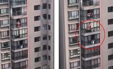 Kinezja 5-vjeçe mbetet e varur në rrethojën e ballkonit të apartamentit në katin e 13-të, zjarrfikësit e shpëtojnë në momentet e fundit