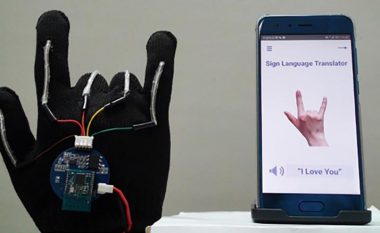 Shkencëtarët zhvillojnë një dorezë e cila përkthen gjuhën e shenjave në të folur – ajo mund t’i përçojë fjalët në mënyrë të drejtpërdrejtë