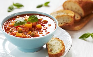 Supë minestrone: E pasur dhe e shijshme, në çast do t’ju pushtojë!