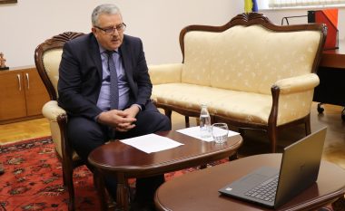 Veliu mbajti takim virtual me ambasadorin amerikan, Kosnett – flasin për prioritetet e MPB-së