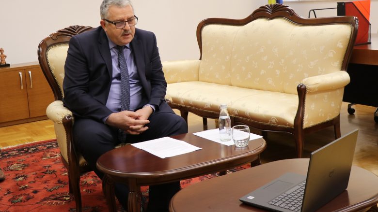 Veliu mbajti takim virtual me ambasadorin amerikan, Kosnett – flasin për prioritetet e MPB-së