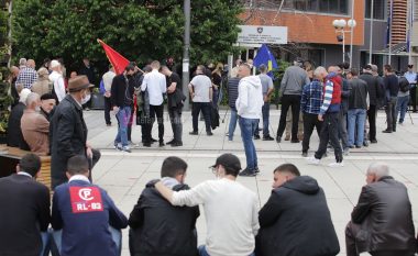 Vazhdon protesta para Kuvendit të Kosovës, protestuesit kërkojnë zgjedhje